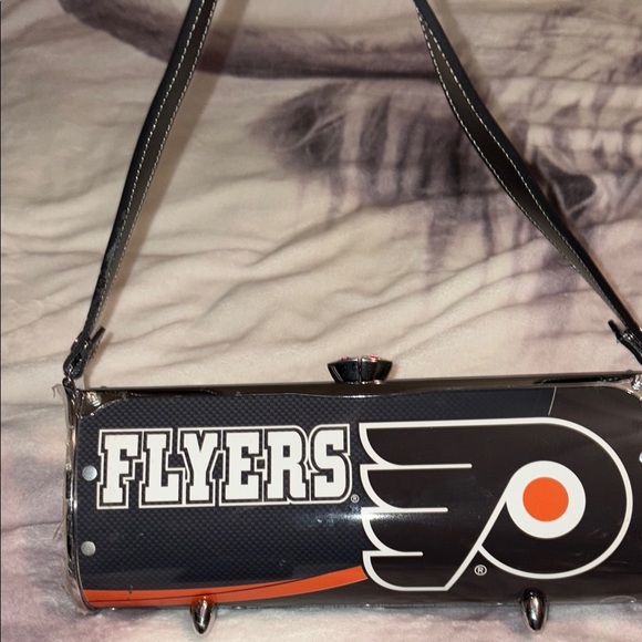 Little Earth FLYERS METAL PURSE - Picture 1 of 6